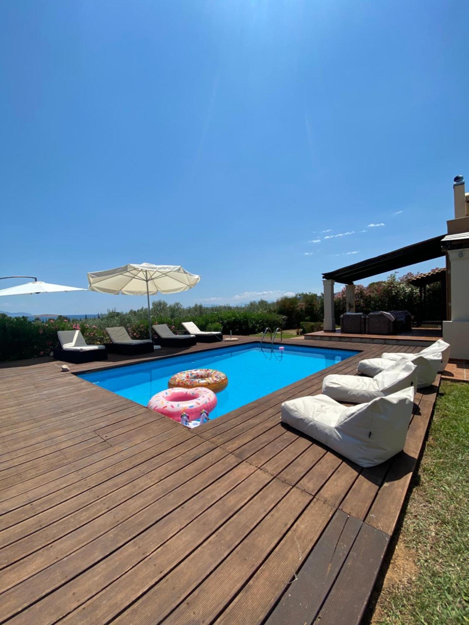 Georges Villa Galaxidi, Family, Pool And Garden Exterior foto